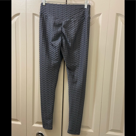 Exercise Scrunched Leggings - Picture 3 of 5